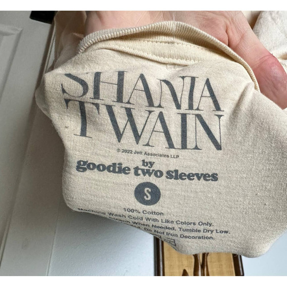 Shania Twain by Goodie Two Sleeves Music Graphic Tee Shirt sz S - Picture 3 of 8